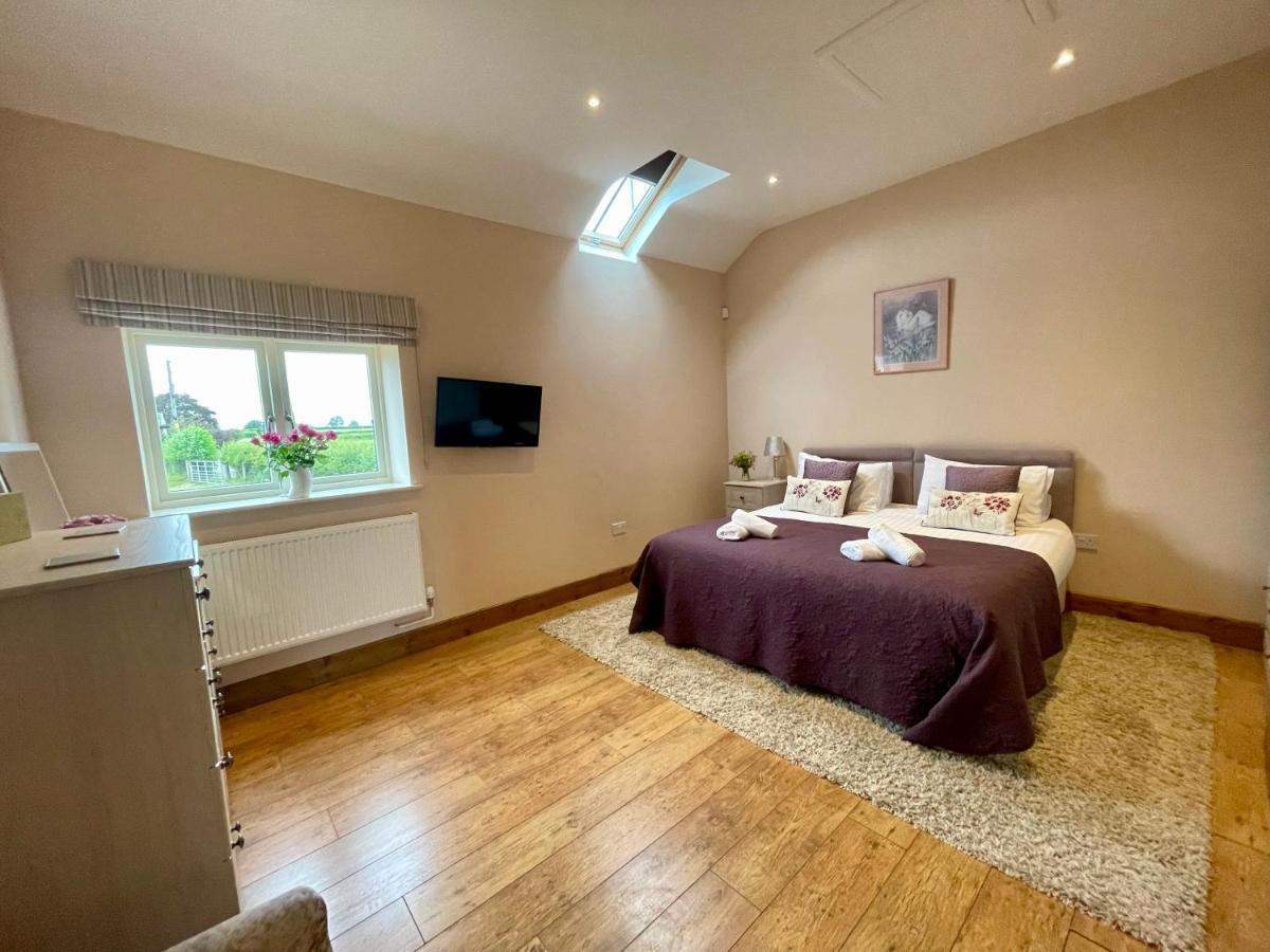 Fieldsview Villa Рексъм Екстериор снимка