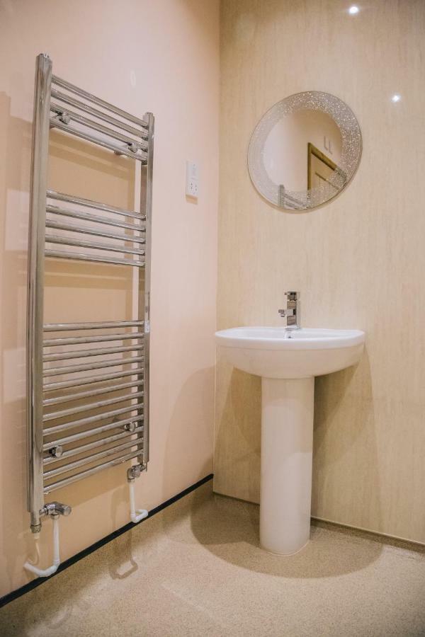 Fieldsview Villa Рексъм Екстериор снимка